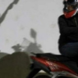 Viral, Maling Beratribut Ojol Nekat Curi Motor di Depan Polsek Jagakarsa