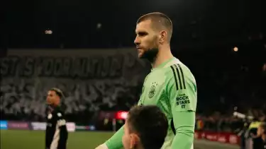 Debut Gemilang Maarten Paes di Ajax Amsterdam 7 Save Spektakuler, Langsung Jadi Kiper Nomor 1