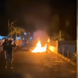 Dua Terduga Curanmor di Jombang Babak Belur Diamuk Massa, Motor Pelaku Dibakar Warga