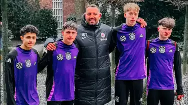 Said Brkic (paling kiri) bersama skuad Eintracht Frankfurt