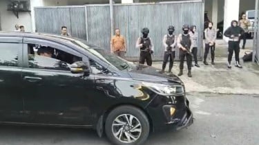 Bareskrim Polri  Grebek Gudang Peleburan Emas Ilegal di Surabaya