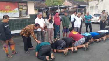 Tongtek Sahur Berujung Tawuran di Sukolilo Pati, Sejumlah Remaja Sujud di Kaki Orang Tua Setelah Diamankan Polisi