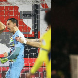 Siapa Kiper Utama Timnas Indonesia Pilihan John Herdman? Debut Maarten Paes di Ajax Bikin Emil Audero Terancam