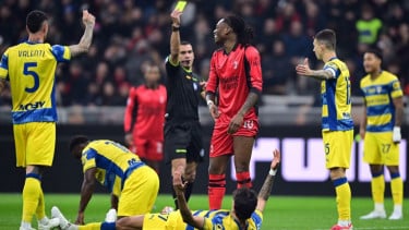 Disindir Rafael Leao! Gol Kontroversial Parma Bikin AC Milan Murka