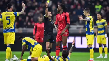 Disindir Rafael Leao! Gol Kontroversial Parma Bikin AC Milan Murka