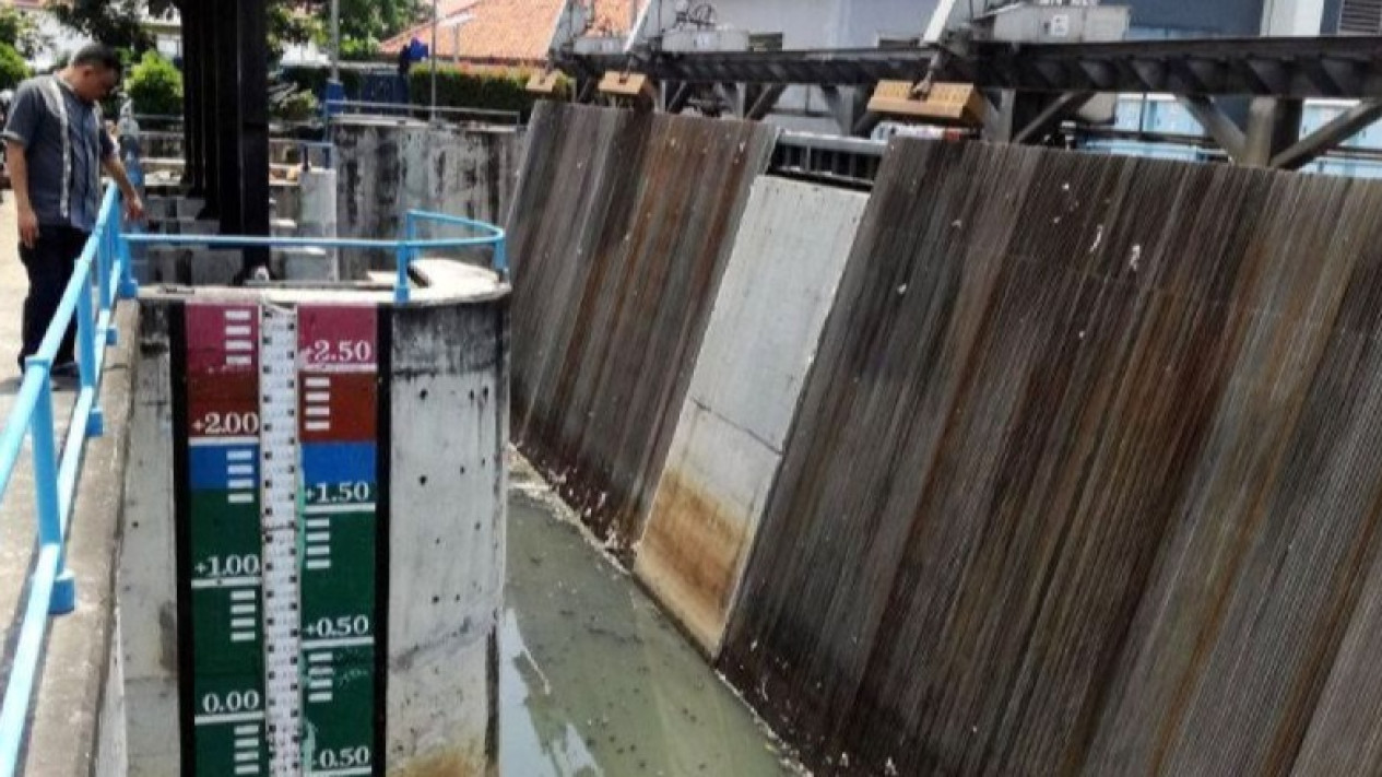 Status Pintu Air Pasar Ikan Siaga 2, BPBD DKI Jakarta Ingatkan Warga di Daerah Jakarta Utara Waspada
            - galeri foto