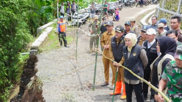 Pasca Banjir, Gubernur Khofifah Perbaikan Jalan dan Jembatan di Probolinggo