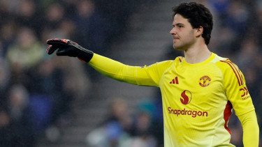 Beda Jauh dengan Andre Onana, Senne Lammens Sampai Dipuji David Moyes usai Manchester United Menang Lagi