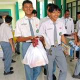 Selama Ramadhan, MBG di MAN Surabaya Berubah Jadi Paket Takjil Bergizi