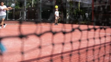 Pemprov DKI Jakarta Atur Jam Operasional Lapangan Padel di Perumahan, Maksimal Jam 8 Malam