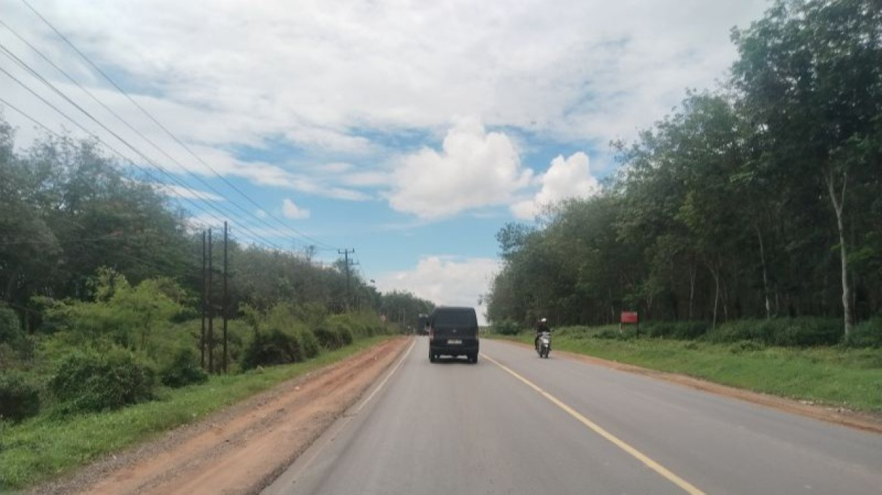 Pemudik Diimbau Tidak Saling Serobot di Lintas Timur
            - galeri foto