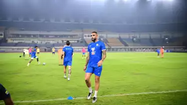 Pemin Persib, Layvin Kurzawa