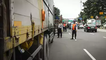 Berita Foto: Operasi Lintas Jaya di Cawang, 19 Kendaraan Ditindak