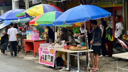 Ibu Rumah Tangga Coba Peruntungan Jual Takjil, Sumiyati: Bantu Suami Cari Duit Untuk Mudik ke Bantul