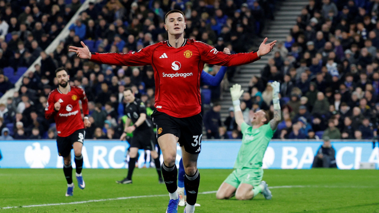 Terbukti Tajam di Lini Depan, Nasib Benjamin Sesko di MU Masih Tak Tejas
            - galeri foto