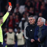 Jose Mourinho Bungkam Usai Dikecam, Tekanan Publik Makin Panas Gegara Vinicius Junior!