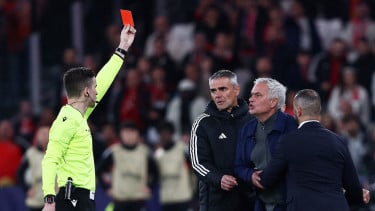 Jose Mourinho Bungkam Usai Dikecam, Tekanan Publik Makin Panas Gegara Vinicius Junior!