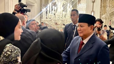 Momen Hangat Prabowo di Yordania, Rayakan Ulang Tahun Mahasiswa Indonesia yang Menyambutnya