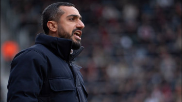 Konflik dengan Ragnar Oratmangoen Cs, Pelatih Termuda di Liga Belgia Resmi Dipecat