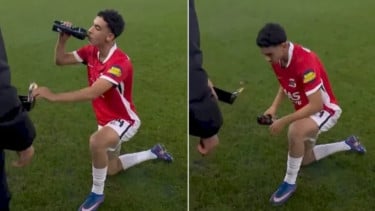 MasyaAllah! Detik-Detik Pemain Muslim Berbuka Puasa di Tengah Pertandingan Liga Belanda Viral, Warganet Dunia Bereaksi