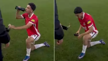 MasyaAllah! Detik-Detik Pemain Muslim Berbuka Puasa di Tengah Pertandingan Liga Belanda Viral, Warganet Dunia Bereaksi