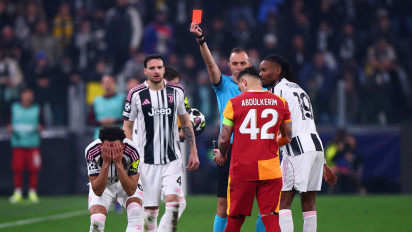 Kartu Merah Kontroversial! Lloyd Kelly Bikin Juventus Meledak di Allianz