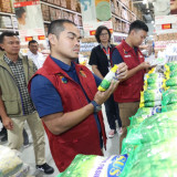 Cegah Barang Tak Layak Edar, Polda Jatim Periksa Pusat Grosir Jelang Lebaran