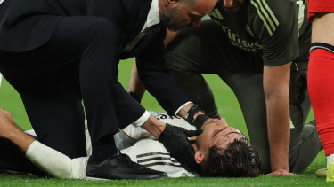 Ngeri! Raul Asencio Cedera Parah Usai Tabrakan dengan Camavinga, Real Madrid Ketar-ketir Jelang 16 Besar Liga Champions