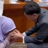 Bareng Hotman Paris ke Komisi III DPR RI, Tangis Orang Tua ABK Sea Dragon Fandi Pecah, Memohon Keadilan Hukum