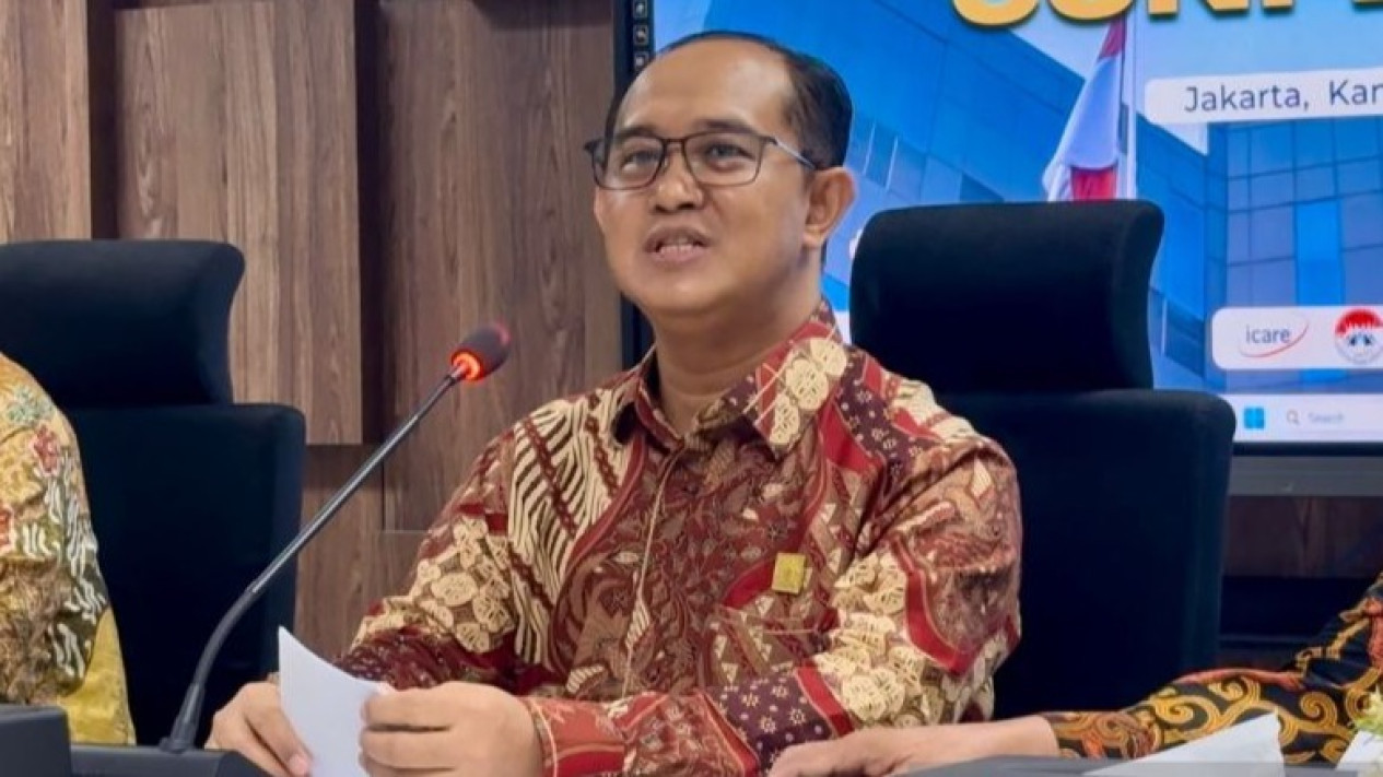 Bule Antre Jadi WNI! Dirjen AHU Bongkar Fakta Alasan WNA Rebutan Paspor Indonesia
            - galeri foto