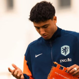 Masuk Best XI Eerste Divisie, Winger AZ Alkmaar yang juga Anak Petinggi KNVB Ini Ternyata Bisa Dinaturalisasi Timnas Indonesia
