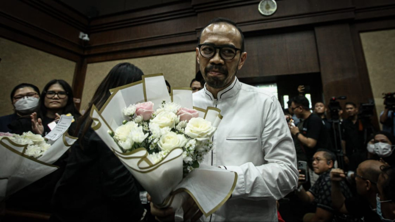 Pendukung Terdakwa Korupsi Minyak Mentah Pertamina Padati PN Tipikor
            - galeri foto