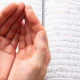 Amalan Rezeki ini Dianjurkan Ustaz Maulana, Cukup 5 Menit Baca Surah Pendek ini Insyaallah Bantu Utang Lunas