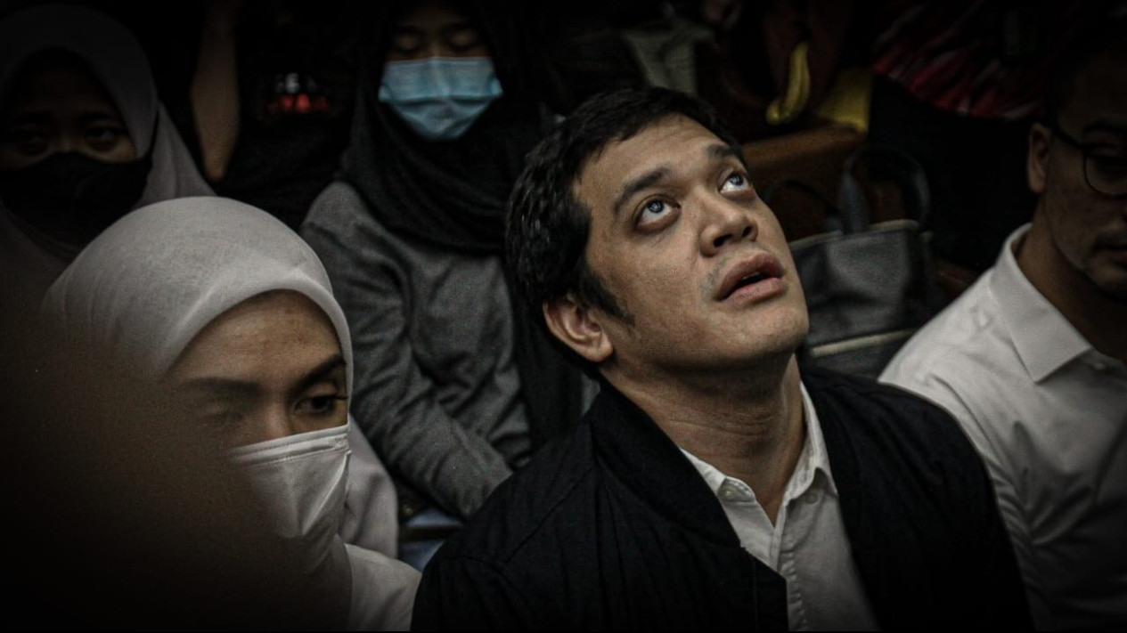 Berita Foto: Kerry Adrianto Divonis 15 Tahun Penjara, Wajib Bayar Uang Pengganti Rp2,9 Triliun
            - galeri foto