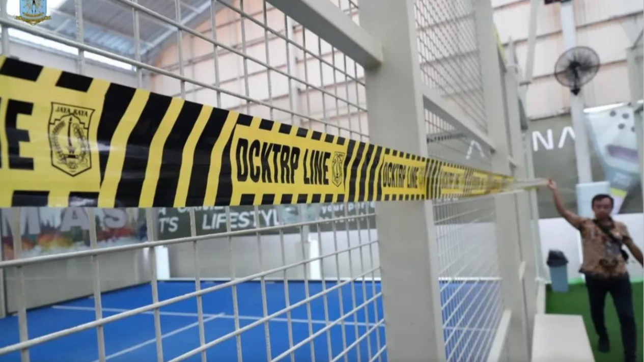 Star Padel Pulomas Diduga Disegel Permanen, Tak Punya Sertifikat Laik Fungsi dan Dikeluhkan Warga
            - galeri foto