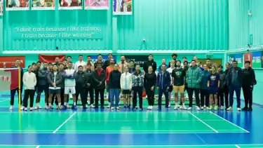 Sebelum langsung berlatih di Birmingham, skuad Merah Putih lebih dulu menjalani aklimatisasi di National Badminton Centre, Milton Keynes, Inggris.