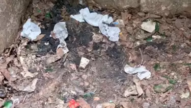 Alat kontrasepsi ditemukan berserakan di area Taman Kota di kawasan Cawang, Kebon Pala, Makasar, Jakarta Timur, Jumat (27/2/2026).