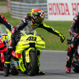 Aprilia Kirim Sinyal Bahaya ke Ducati, Marco Bezzecchi Kembali Asapi Marc Marquez di Practice MotoGP 2026