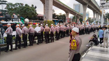Polisi Berpeci Diterjunkan Saat Aksi Demo di Mabes Polri, Kabid Humas Polda Metro Jaya: Menghormati Bulan Suci Ramadan