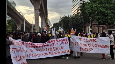 Demo di Mabes Polri Menguat: Massa Desak Polisi Bongkar Teror terhadap Ketua BEM UGM