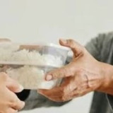 Mau Rezeki Lancar? Ustaz Adi Hidayat Bilang Coba Sedekah Ke 3 Orang Ini Insyaallah Mengalir Deras Nikmatnya