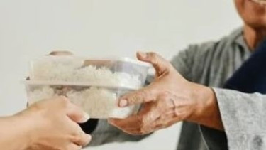 Mau Rezeki Lancar? Ustaz Adi Hidayat Bilang Coba Sedekah Ke 3 Orang Ini Insyaallah Mengalir Deras Nikmatnya