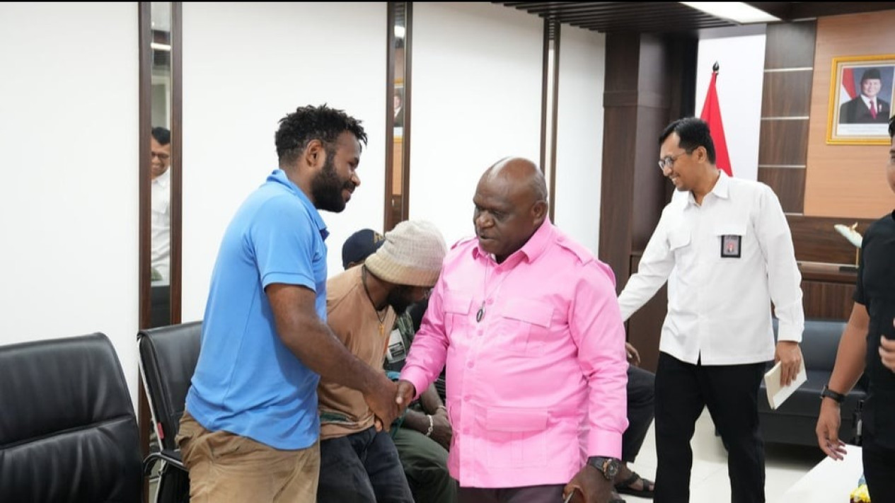 Top 5 Artikel Sepekan: Respons Natalius Pigai Soal MBG, Polemik Paspor WNA Anak Dwi Sasetyaningtyas, Striker Belgia Siap Bela Timnas Indonesia
            - galeri foto