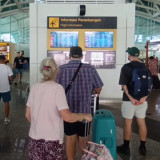 Lima Penerbangan ke Timur Tengah dari Bali Batal dan Ditunda, Ribuan Penumpang Tertahan
