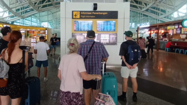 Lima Penerbangan ke Timur Tengah dari Bali Batal dan Ditunda, Ribuan Penumpang Tertahan