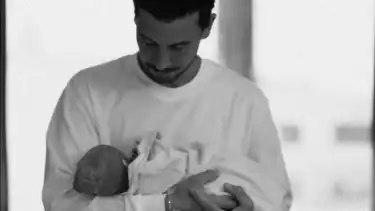 Thom Haye Sambut Kelahiran Anak