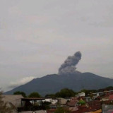 Gunung Marapi Erupsi, Terpantau Abu Vulkanik Setinggi 1.500 Meter