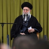 Bikin Terheran-heran, Warga Iran Malah Bersorak Kegirangan Setelah Ayatollah Ali Khamenei Tewas Kena Serangan AS-Israel
