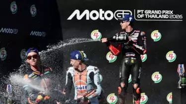 Marco Bezzecchi di podium juara MotoGP Thailand 2026