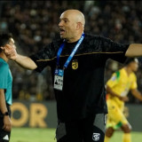 Bernardo Tavares Tegaskan Persebaya Tanpa Beban Hadapi Persib, Samakan Maung Bandung dengan Johor Darul Ta zim